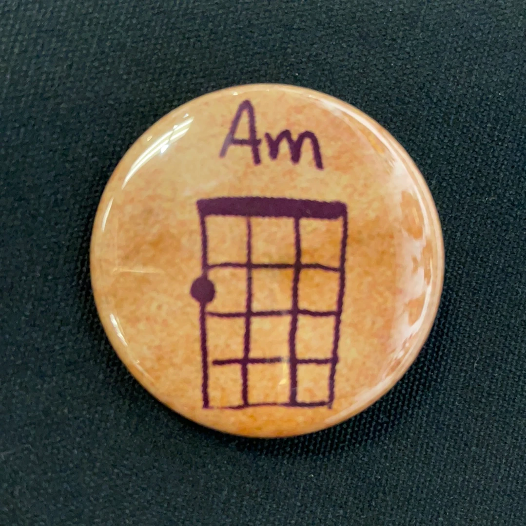 UKULELE MOVEMENT UM Badge - A Minor Chord